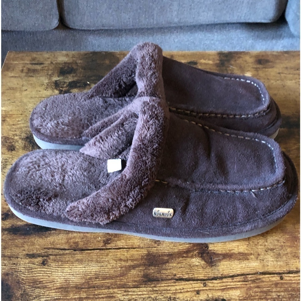 Nuknuuk men’s Size 11 brown slippers